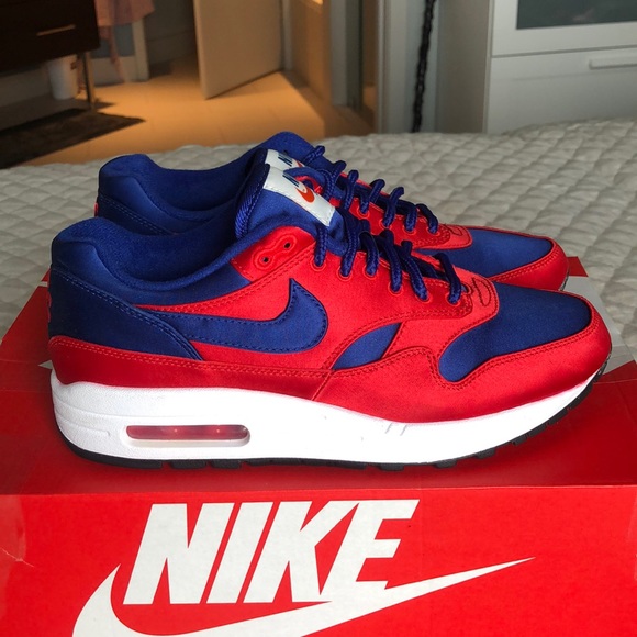 nikes air max